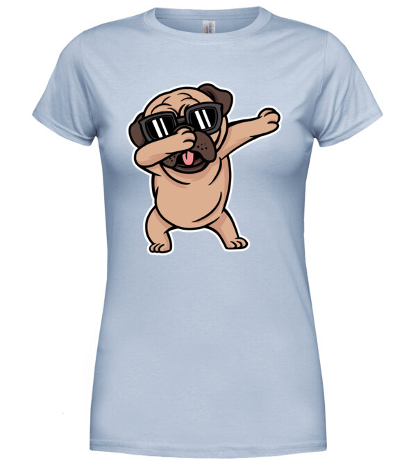 model  pe tricou