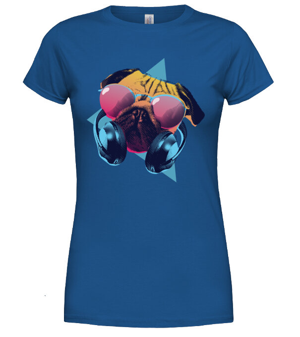  model  pe tricou