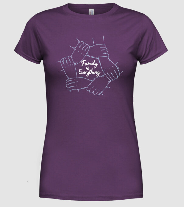 Familia este totul model mov pe tricou
