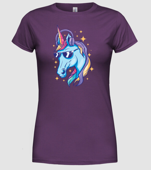 Unicorn strălucitor cu căști model mov pe tricou
