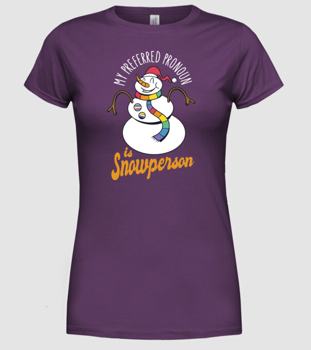 Om de zăpadă model mov pe tricou
