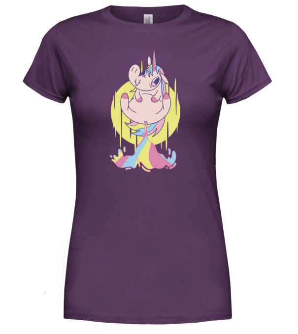  model  pe tricou