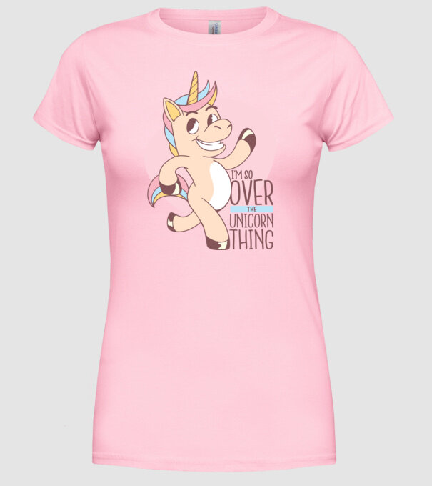 Am trecut de mult peste perioada de Unicorn model roz deschis pe tricou