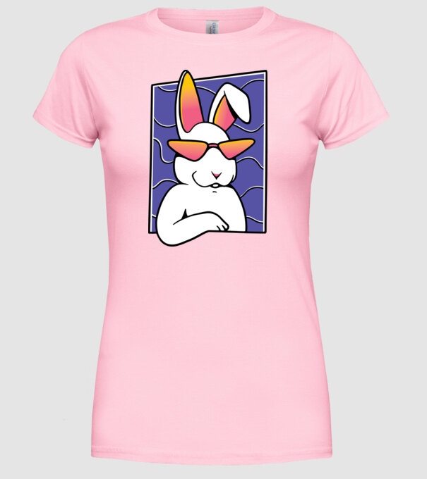 Iepuraș model roz deschis pe tricou