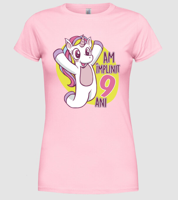Am împlinit 9 ani model roz deschis pe tricou
