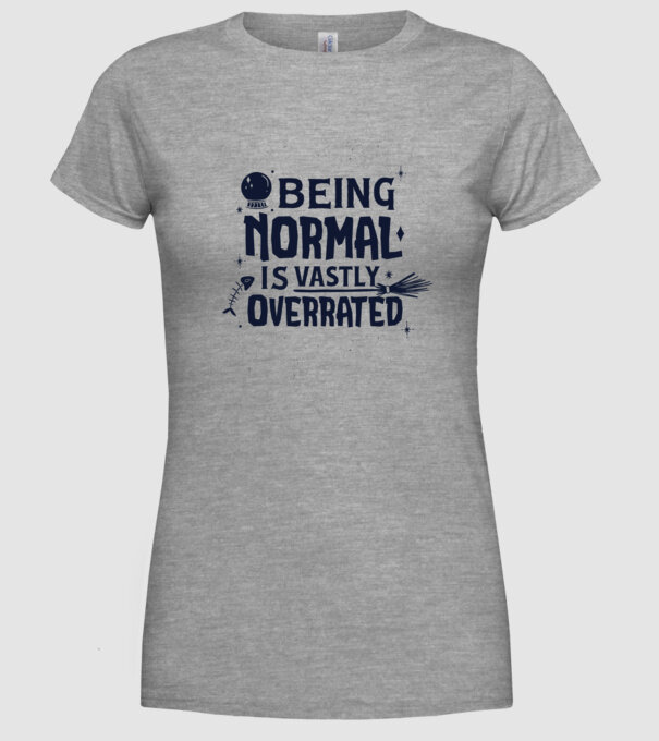 Being Normal is Vastly Overrated model gri pe tricou