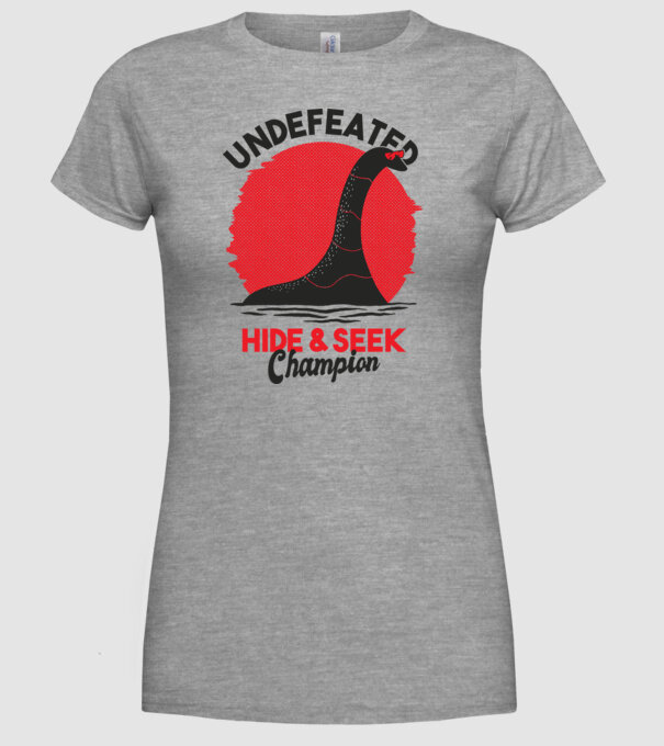 Undefeated Hide & Seek Champion model gri pe tricou