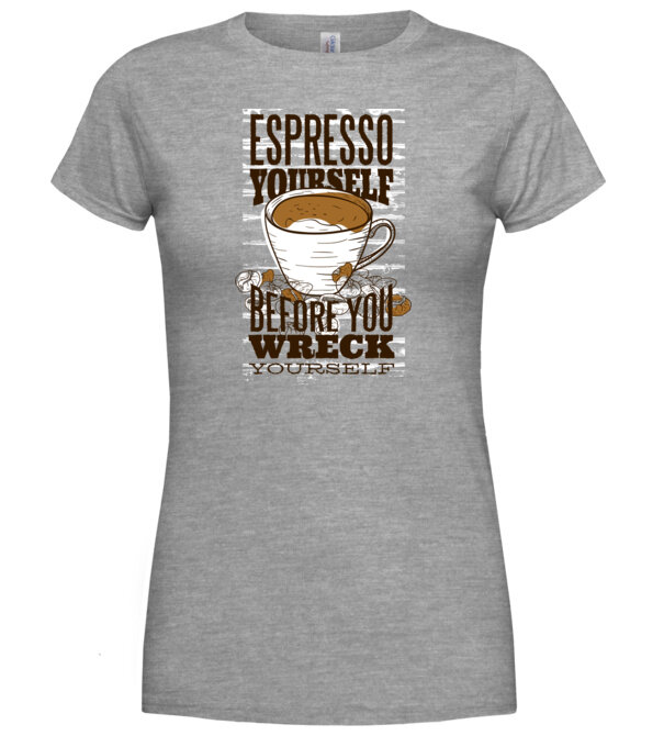  model  pe tricou