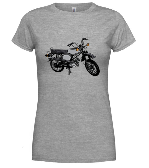  model  pe tricou