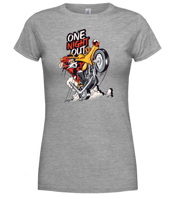  model  pe tricou