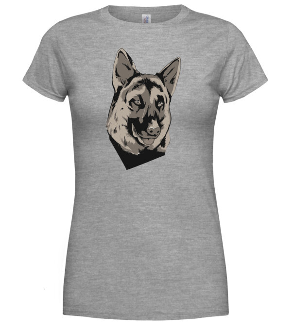  model  pe tricou