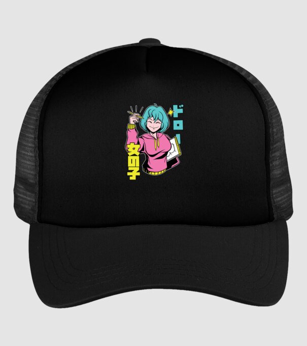 Anime fată desenând model negru pe tricou