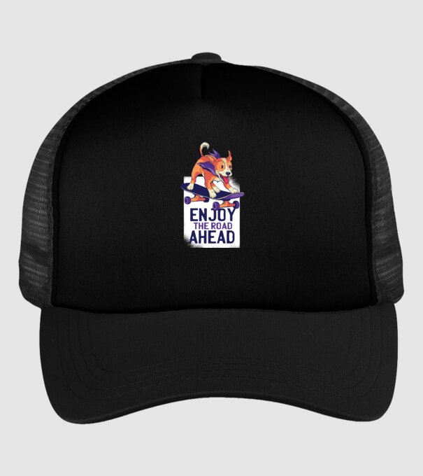 Câine Skateboarder model negru pe tricou