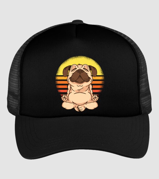 Mops Yoga tricou model negru pe tricou