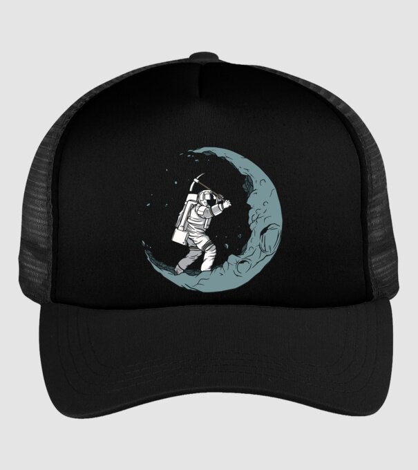 Astronaut pe Lună model negru pe tricou