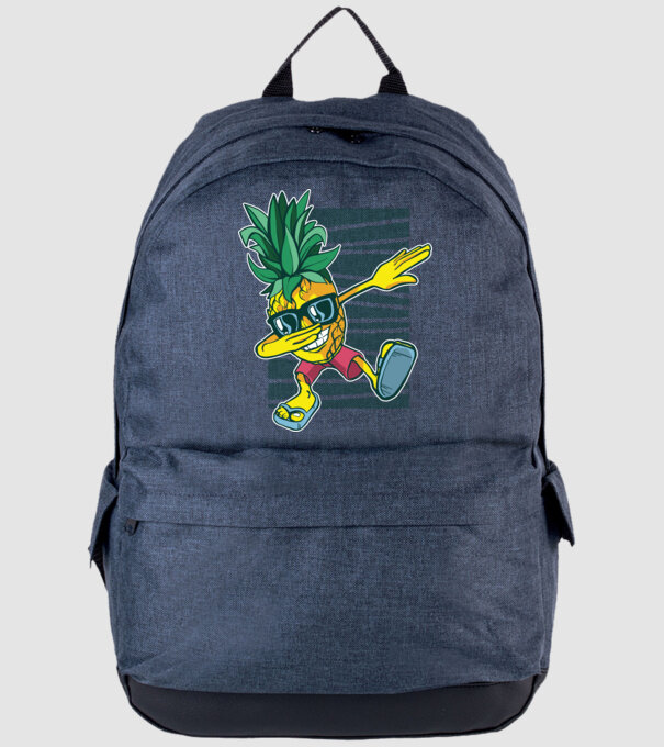 Ananas DAB dans model albastru jeanși pe tricou