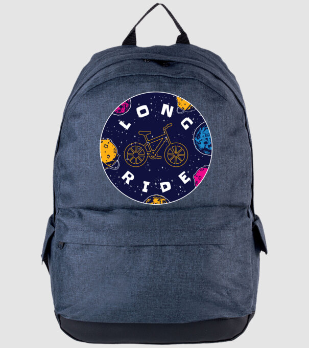 Spațiu cu bicicletă model albastru jeanși pe tricou