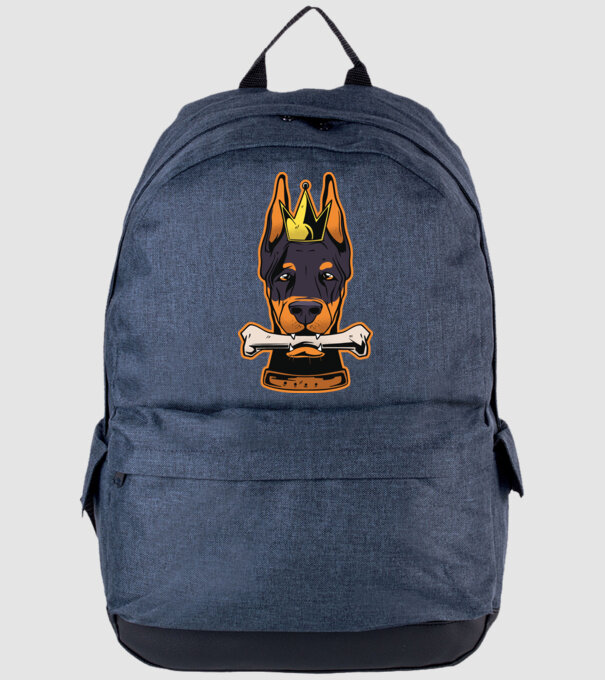 Rege Doberman model albastru jeanși pe tricou
