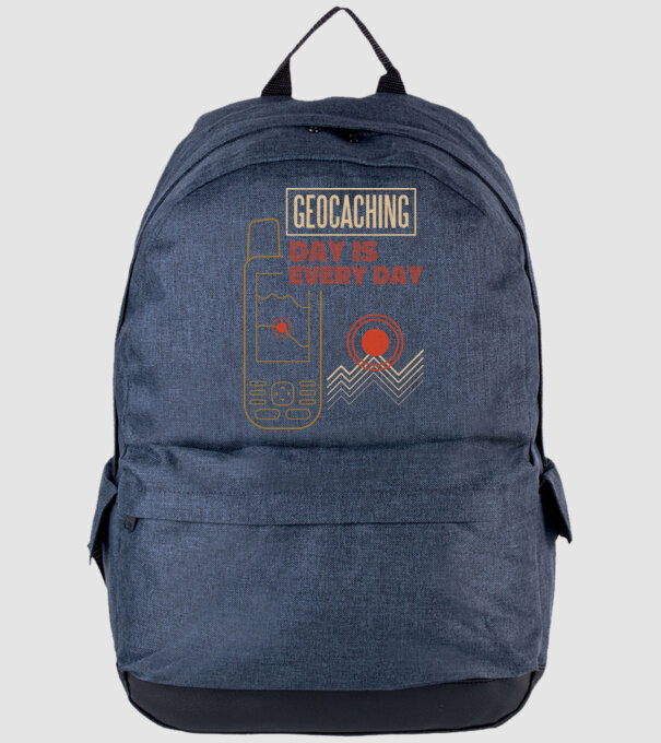 Geocaching model albastru jeanși pe tricou