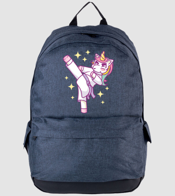 Karate unicorn model albastru jeanși pe tricou