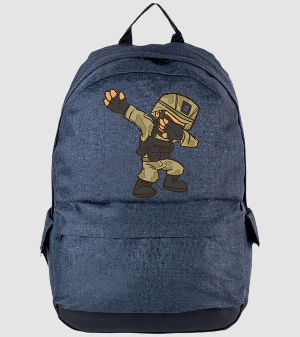 Soldat DAB model albastru jeanși pe tricou