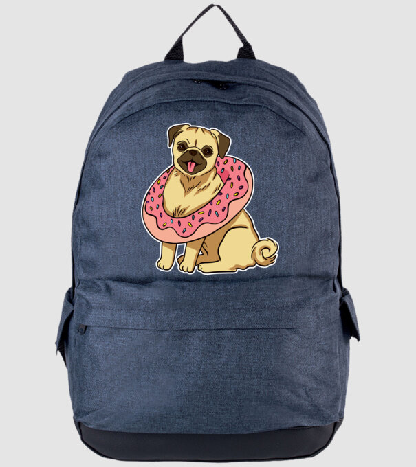 Mops cu gogoașă la gât model albastru jeanși pe tricou