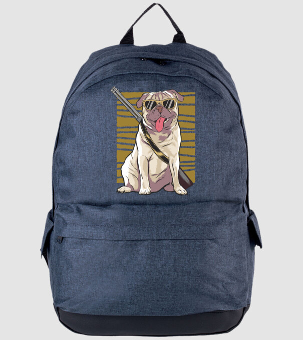 Mops cu pușcă tricou amuzant cu câine model albastru jeanși pe tricou
