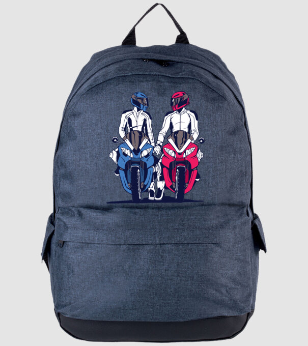 Cuplu de motocicliști model albastru jeanși pe tricou
