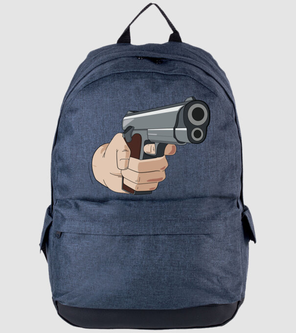 Pistol model albastru jeanși pe tricou