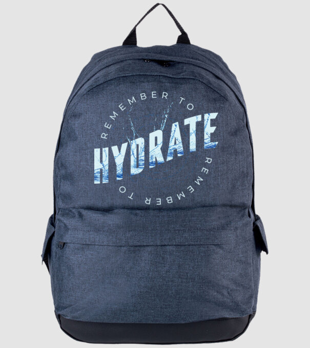 Remember to Hydrate model albastru jeanși pe tricou
