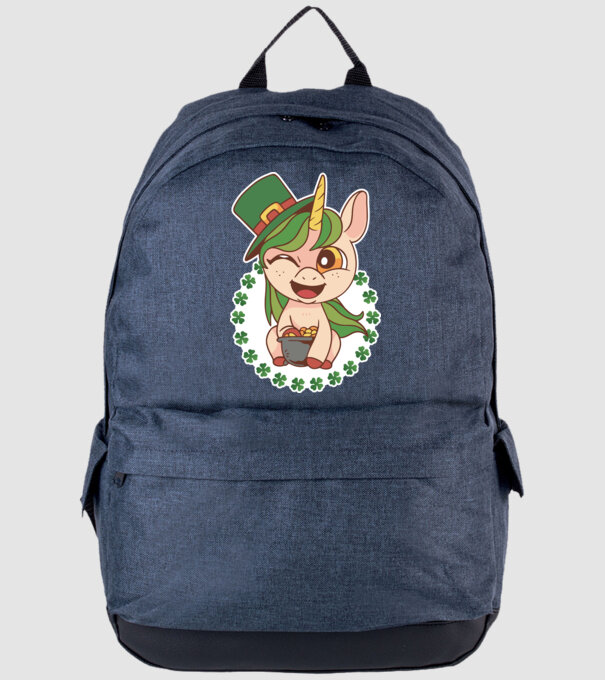 St Patrick Unicorn model albastru jeanși pe tricou
