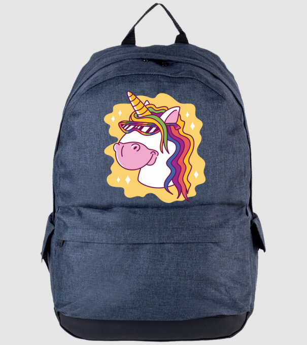 Cap de unicorn model albastru jeanși pe tricou
