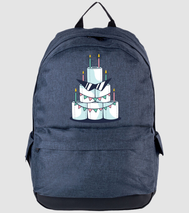 Tort de zi de naștere din hârtie igienică model albastru jeanși pe tricou
