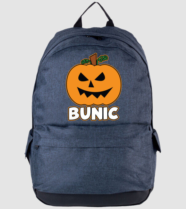 bunic model albastru jeanși pe tricou
