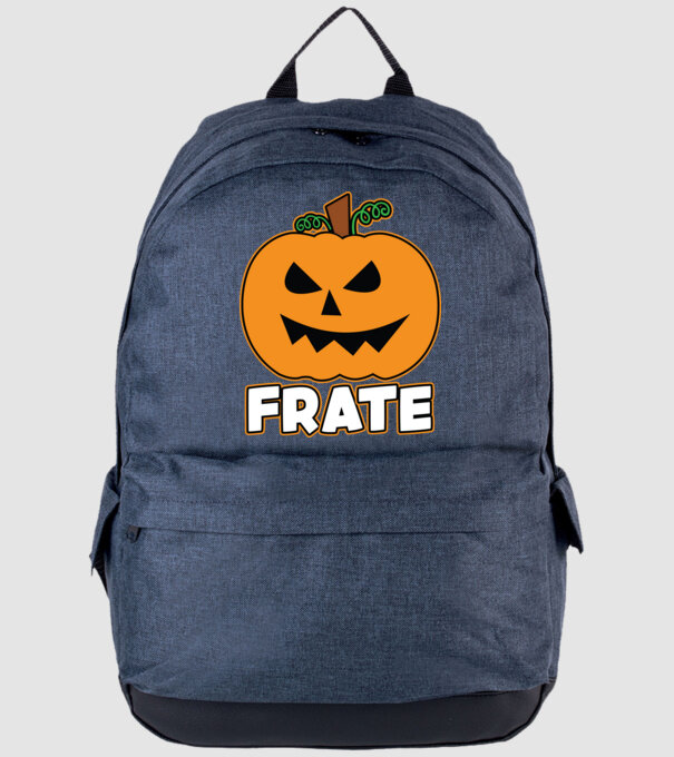 frate model albastru jeanși pe tricou