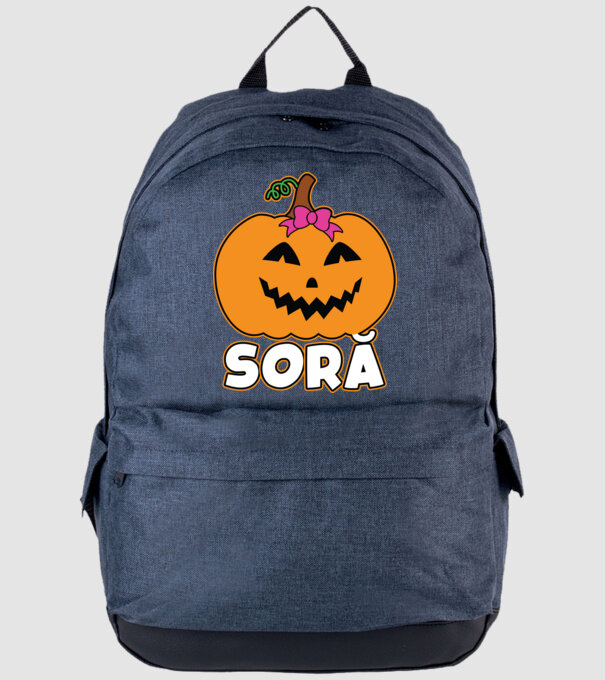 soră model albastru jeanși pe tricou
