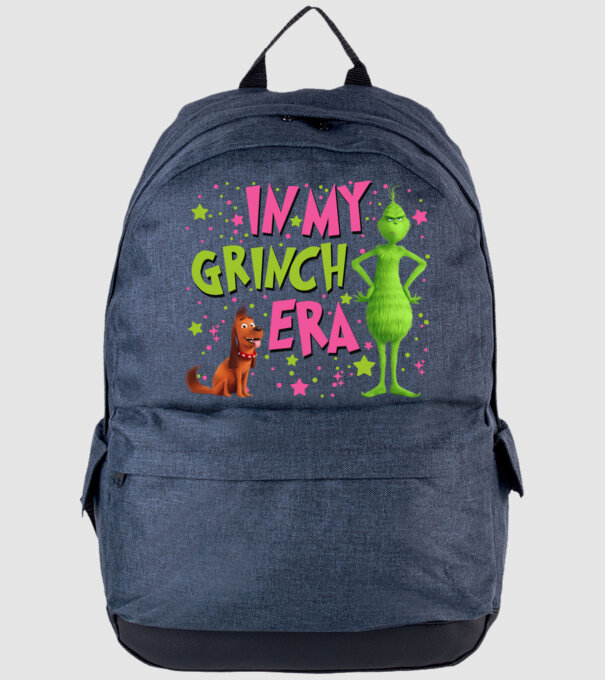 In my Grinch era model albastru jeanși pe tricou