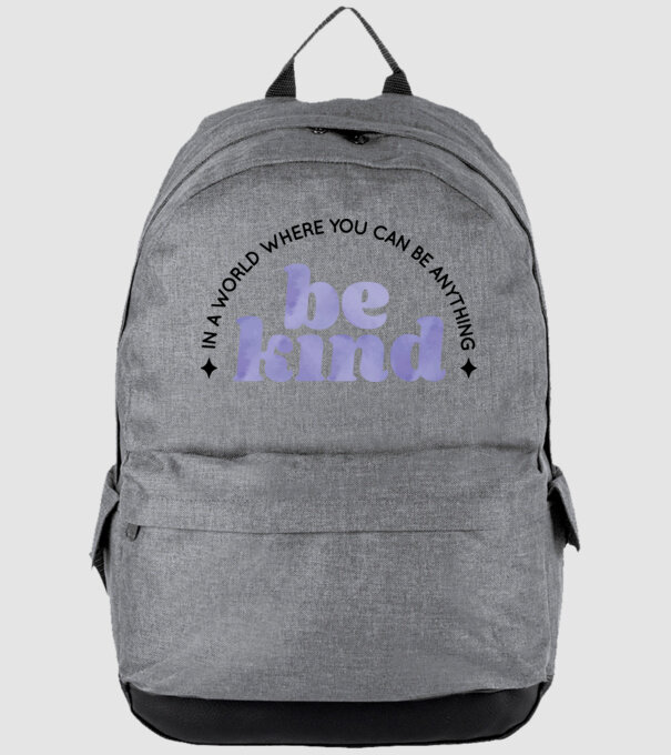 Be kind model gri pe tricou