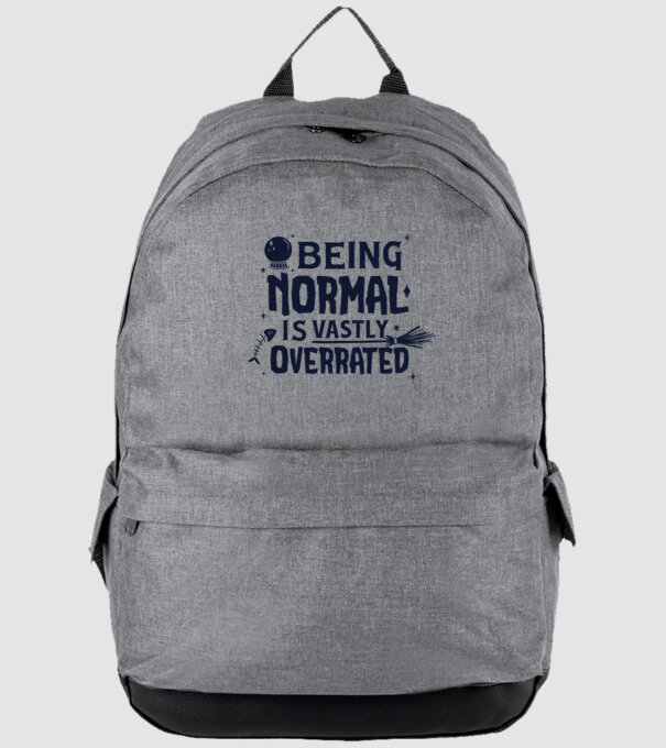Being Normal is Vastly Overrated model gri pe tricou
