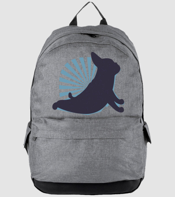Mops Yoga model gri pe tricou