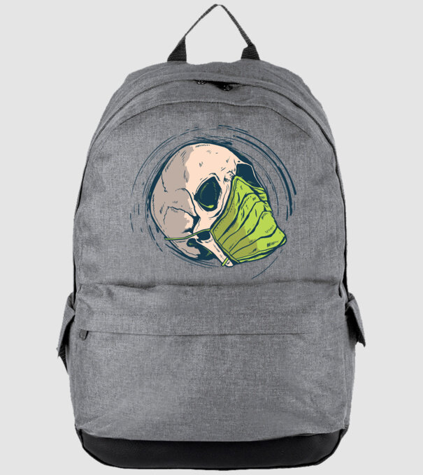 Craniu cu mască model gri pe tricou