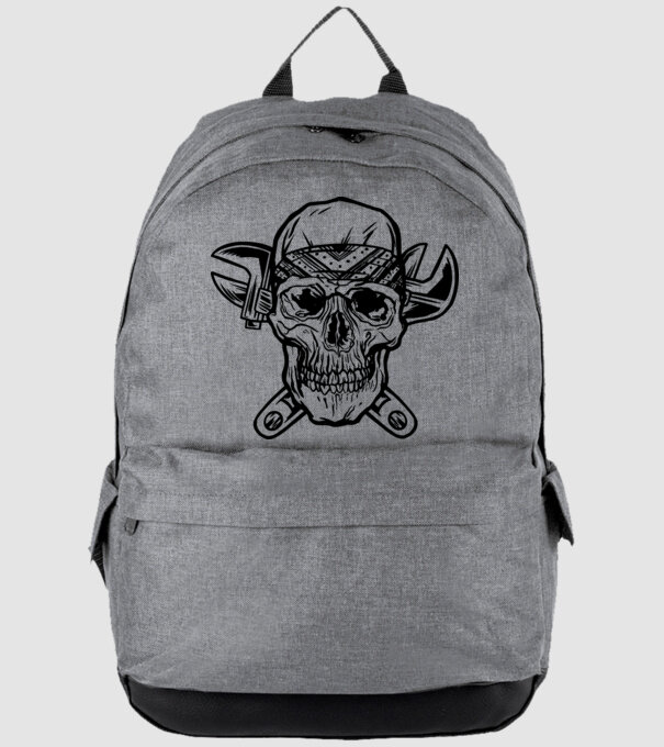 Craniu Instalator model gri pe tricou