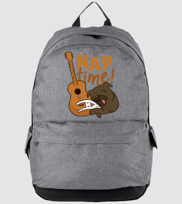 Timp pentru siestă - mops drăguț cu iepuraș și chitară model gri pe tricou