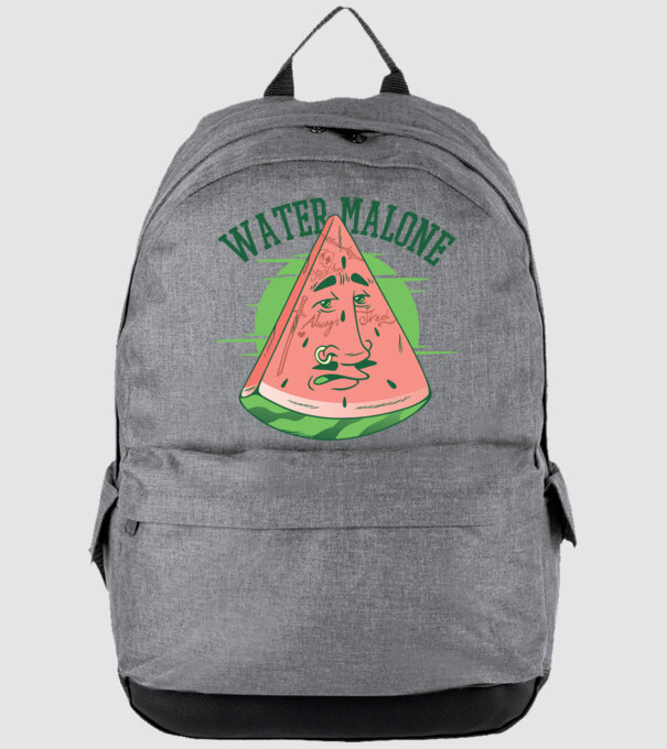 Water Malone model gri pe tricou