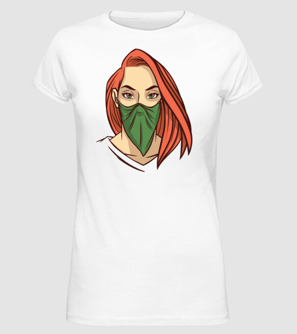 Femeie cu batic model alb pe tricou
