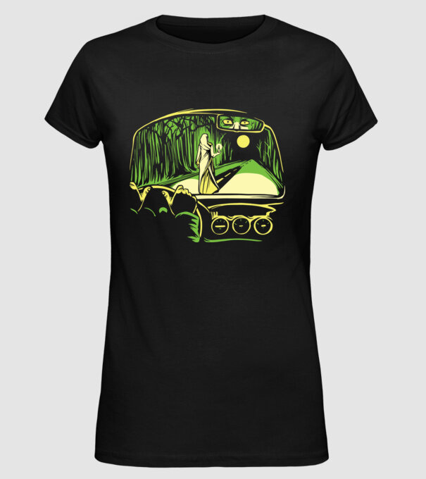 Femeie sperietoare pe drum model negru pe tricou