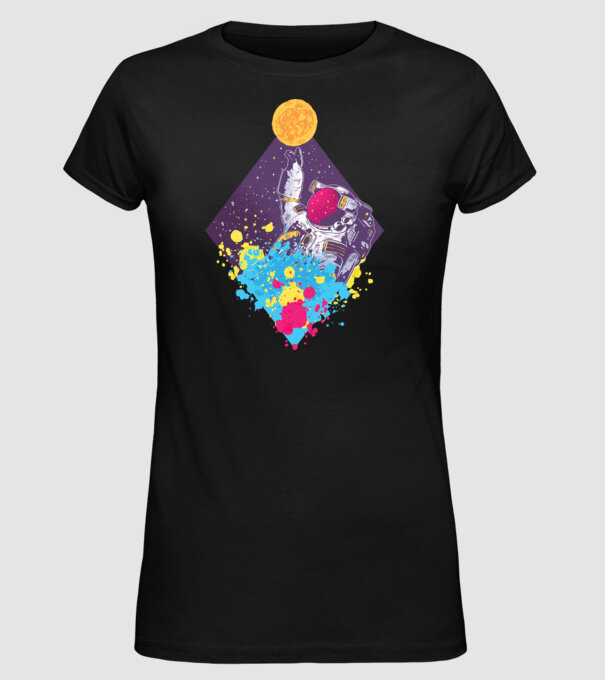 Astronaut model negru pe tricou