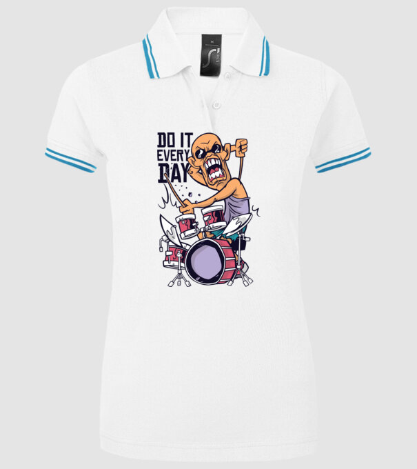 Bate tobele în fiecare zi model alb pe tricou