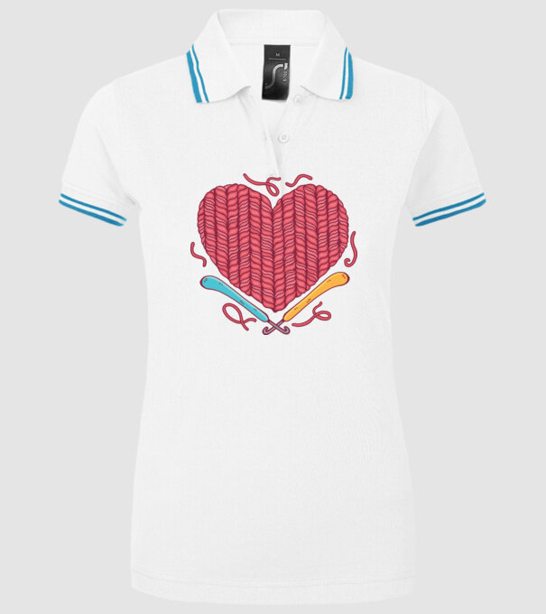 Croșetat inimă model alb pe tricou