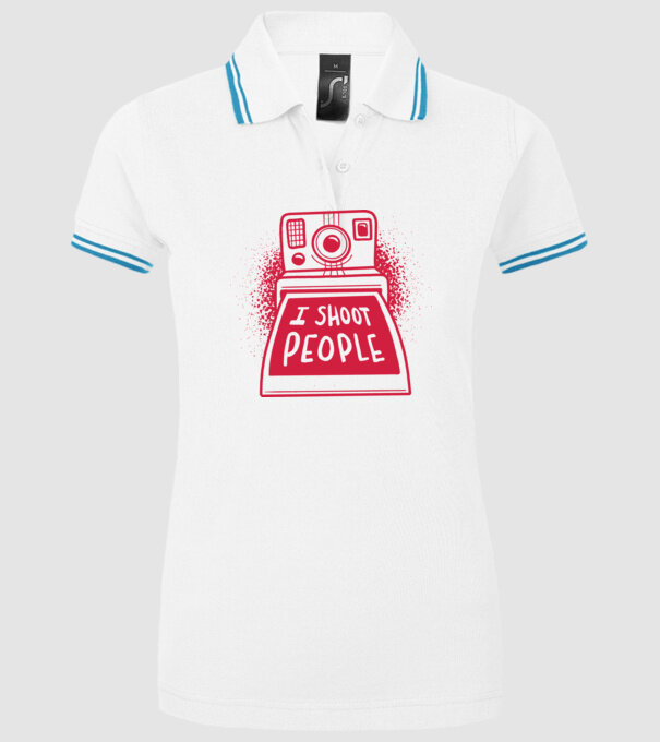 I shoot people - Fotograf model alb pe tricou